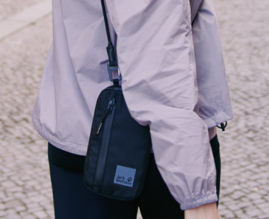Close-up of the Frankfurt Phone Pouch